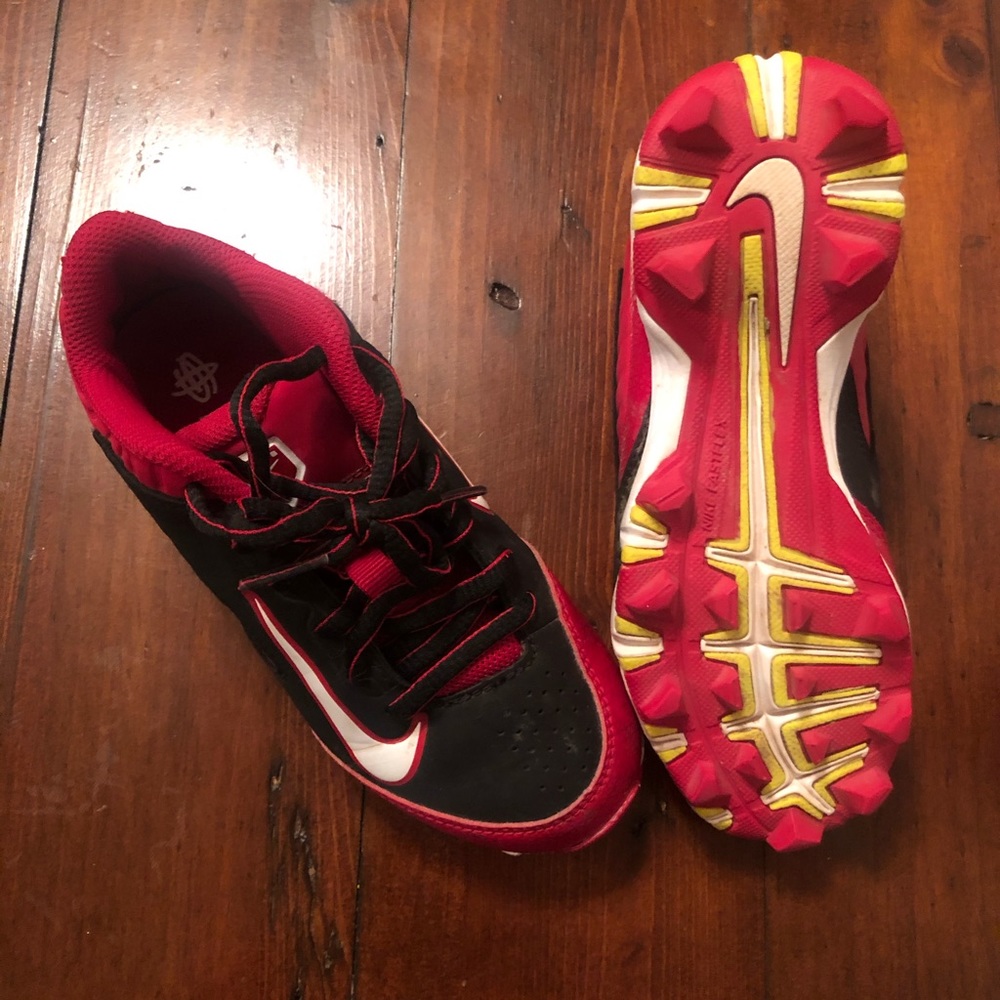 Baseball cleats